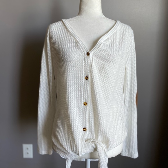 Button Front Top - Picture 5 of 7